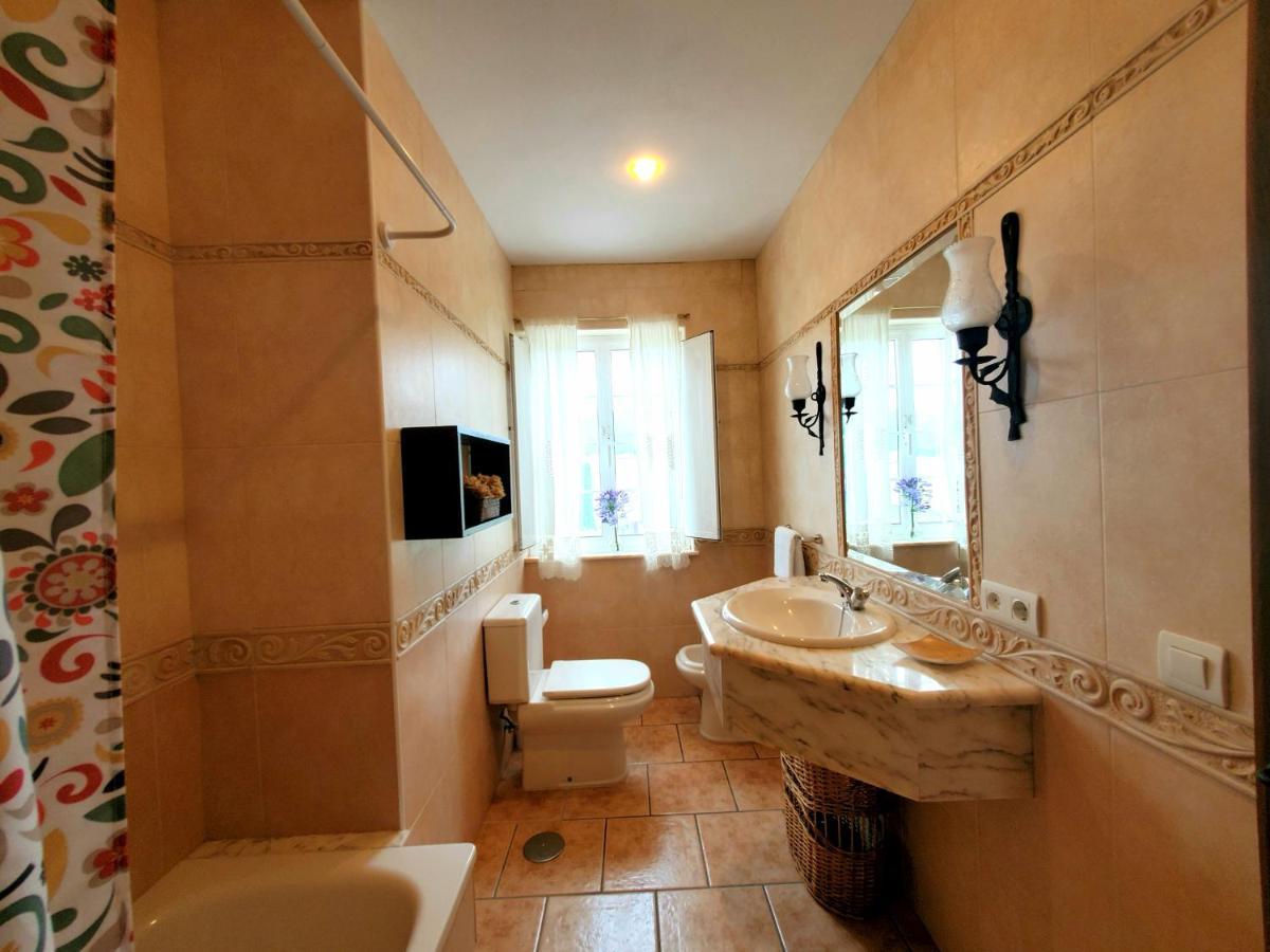 Apartamentos Turisticos Rosa Ribadeo Esterno foto