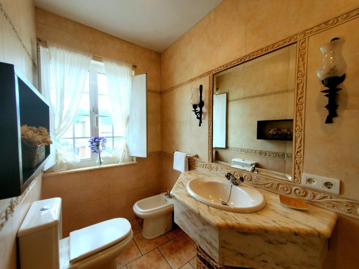 Apartamentos Turisticos Rosa Ribadeo Esterno foto
