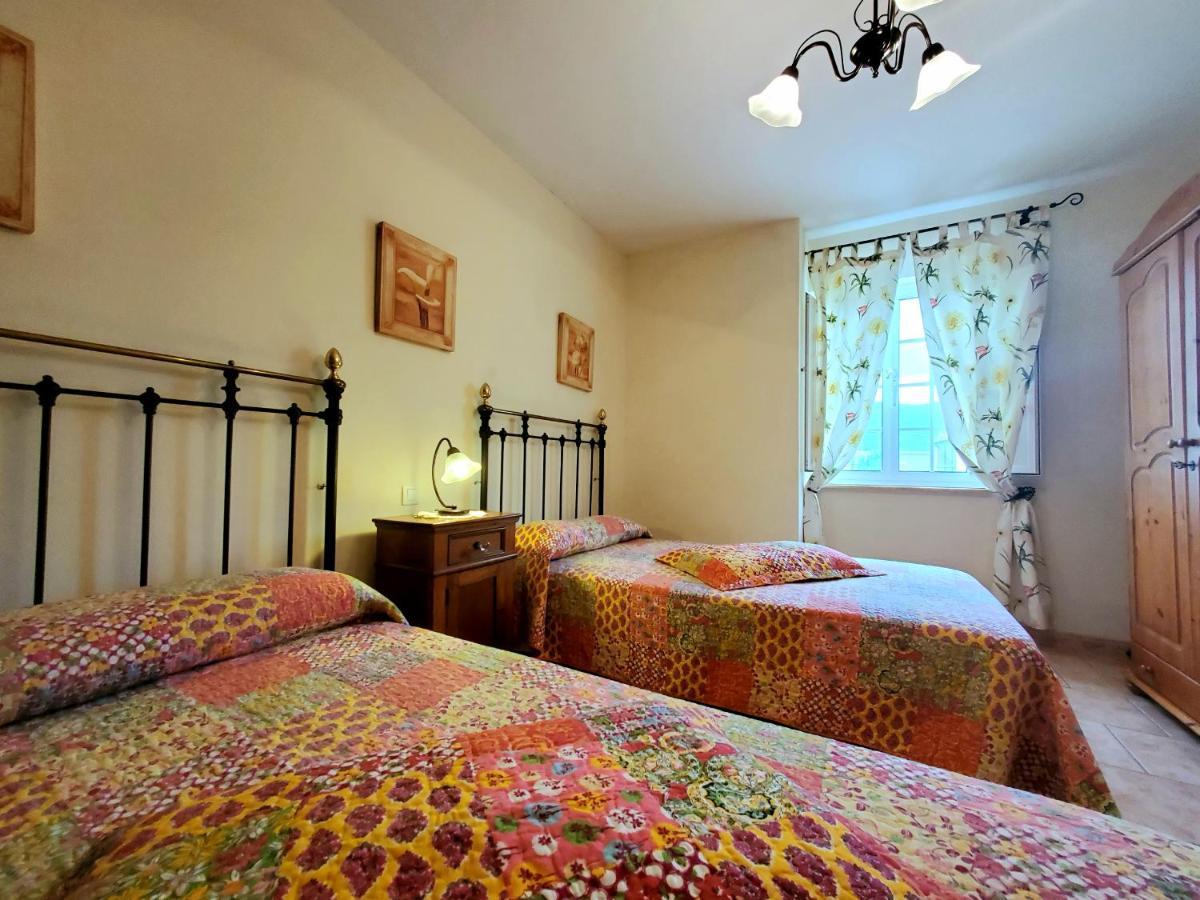 Apartamentos Turisticos Rosa Ribadeo Esterno foto
