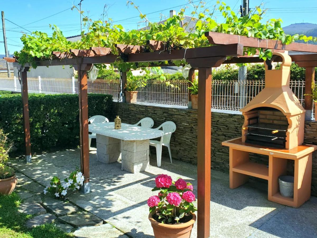 Apartamentos Turisticos Rosa Ribadeo Esterno foto
